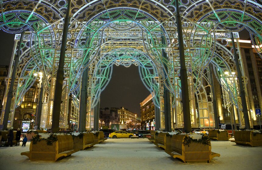 Арки и световые тоннели установили в столице к Новому году 10 фото