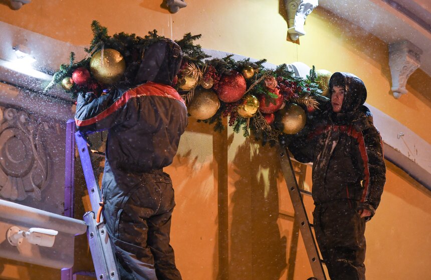 Столичные парки украсили к Новому году 27 фото