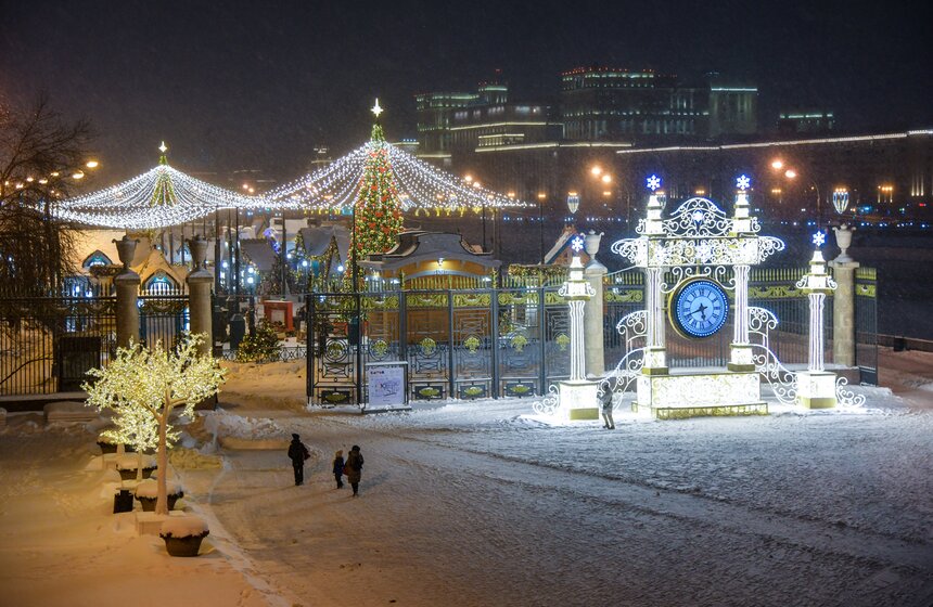 Столичные парки украсили к Новому году 22 фото