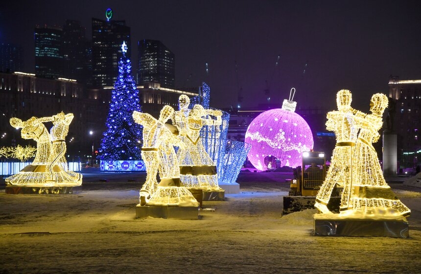 Столичные парки украсили к Новому году 7 фото