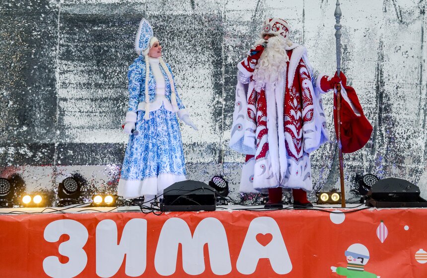 Главную новогоднюю елку России спилили в подмосковном Щелкове 7 фото