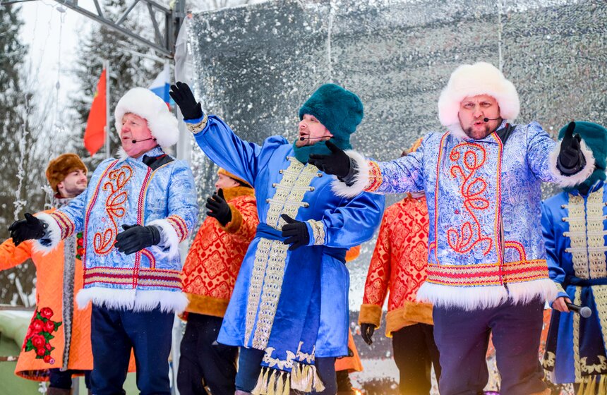 Главную новогоднюю елку России спилили в подмосковном Щелкове 4 фото