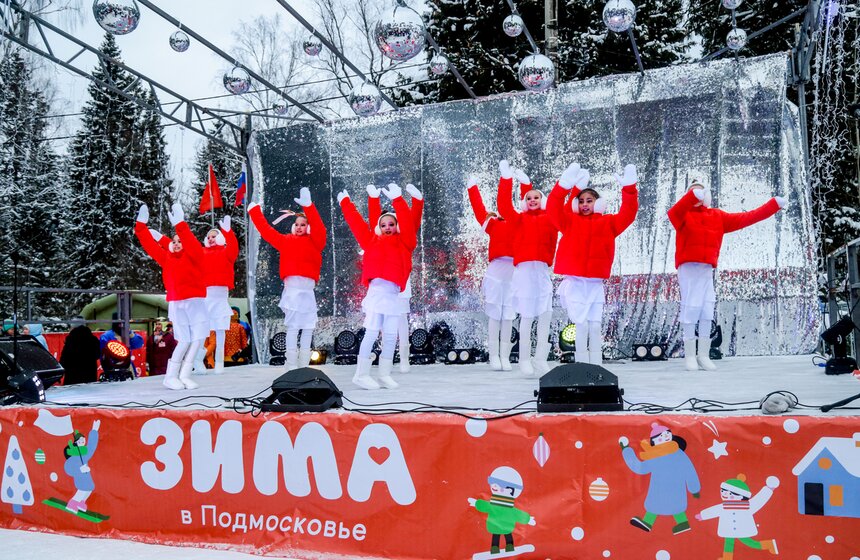 Главную новогоднюю елку России спилили в подмосковном Щелкове 1 фото