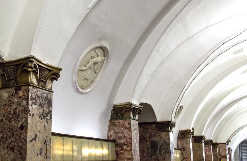 Москвичам предложили искать спортивные мозаики в метро 2 фото