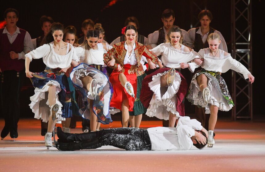 Фигуристы Костомаров и Домнина выступили с совместным номером на шоу Авербуха 35 фото