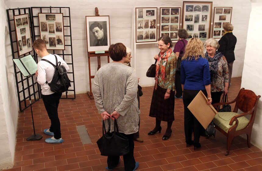 В Доме-музее открылась выставка художника Рабиновича 5 фото