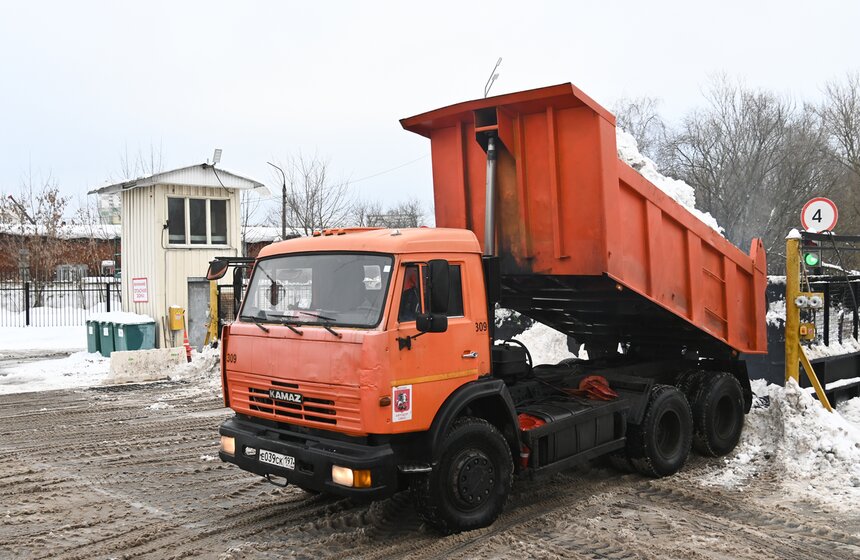 Более 55 снегоплавильных пунктов задействованы в столице при уборке снега 10 фото