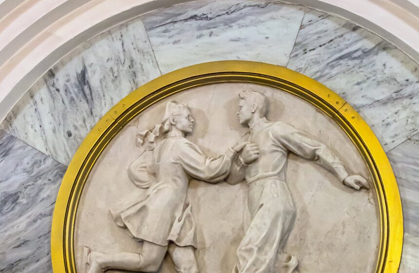 Москвичам предложили искать спортивные мозаики в метро 18 фото