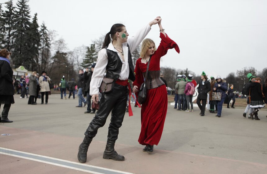 В Сокольниках прошел большой парад святого Патрика 14 фото