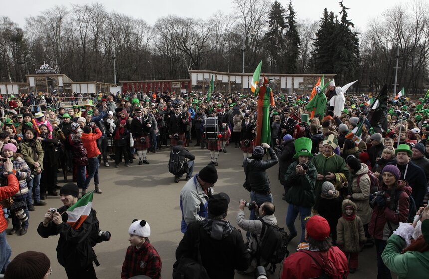 В Сокольниках прошел большой парад святого Патрика 4 фото