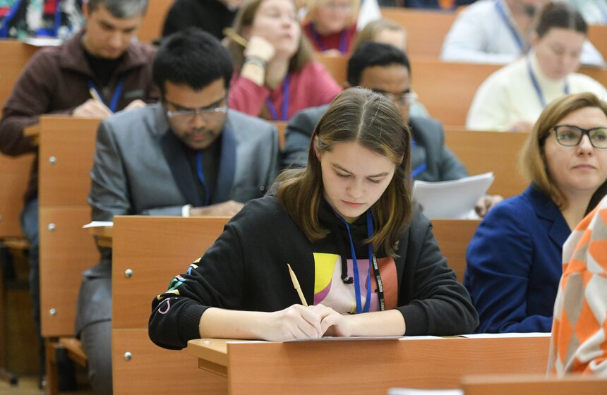 Девятый "Географический диктант" провели в столице 16 фото