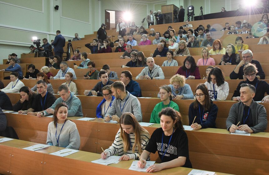 Девятый "Географический диктант" провели в столице 4 фото