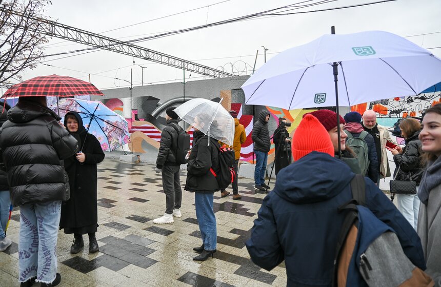 Выставка уличного искусства "Путь сообщения" открылась в столице 4 фото