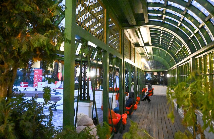 Предновогодняя ярмарка товаров локальных производителей открыта на Тверской площади 16 фото