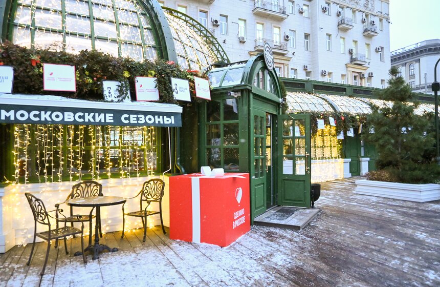 Предновогодняя ярмарка товаров локальных производителей открыта на Тверской площади 12 фото