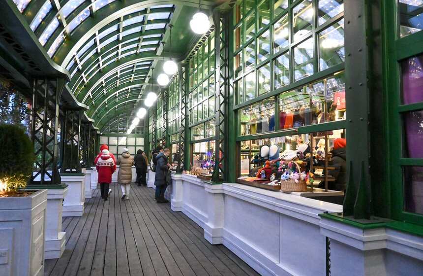 Предновогодняя ярмарка товаров локальных производителей открыта на Тверской площади 5 фото