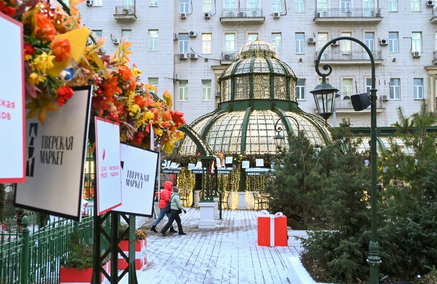 Предновогодняя ярмарка товаров локальных производителей открыта на Тверской площади 3 фото