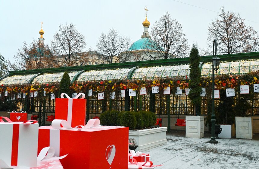 Предновогодняя ярмарка товаров локальных производителей открыта на Тверской площади 2 фото