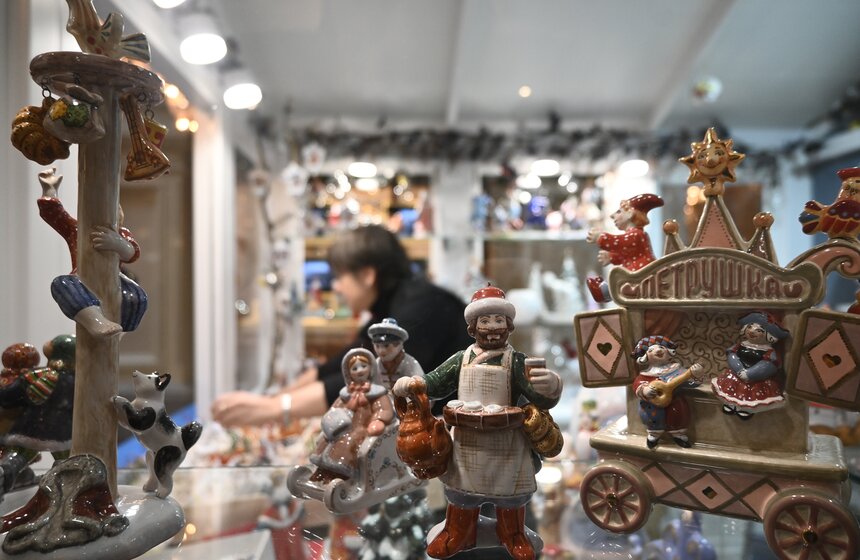 В Москве открылась ежегодная выставка "Новогодние елки в ГУМе на Красной площади" 20 фото