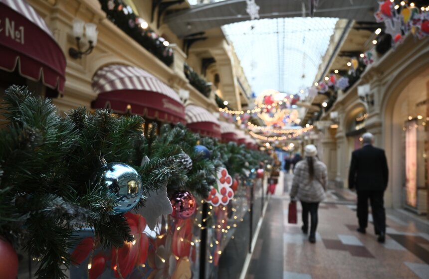 В Москве открылась ежегодная выставка "Новогодние елки в ГУМе на Красной площади" 29 фото