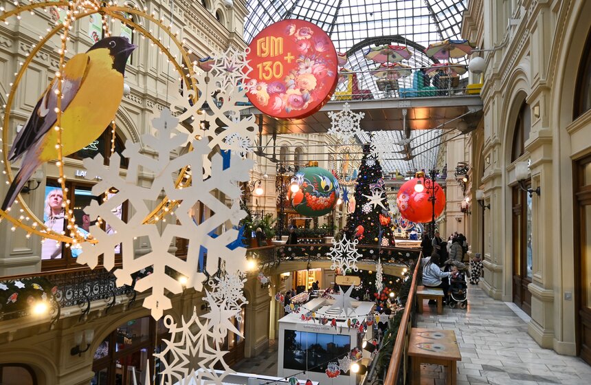 В Москве открылась ежегодная выставка "Новогодние елки в ГУМе на Красной площади" 28 фото