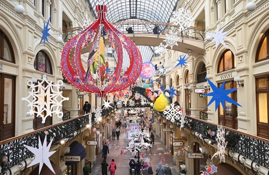 В Москве открылась ежегодная выставка "Новогодние елки в ГУМе на Красной площади" 27 фото