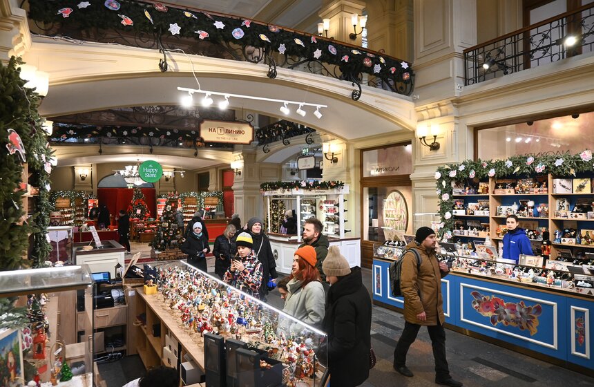 В Москве открылась ежегодная выставка "Новогодние елки в ГУМе на Красной площади" 14 фото