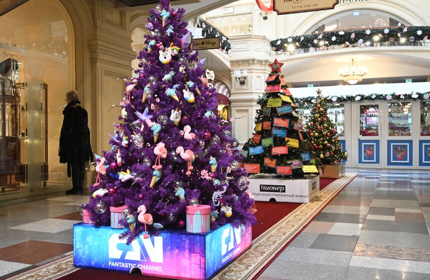 В Москве открылась ежегодная выставка "Новогодние елки в ГУМе на Красной площади" 32 фото