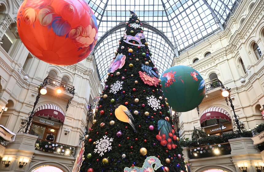 В Москве открылась ежегодная выставка "Новогодние елки в ГУМе на Красной площади" 12 фото