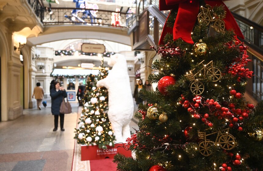 В Москве открылась ежегодная выставка "Новогодние елки в ГУМе на Красной площади" 5 фото