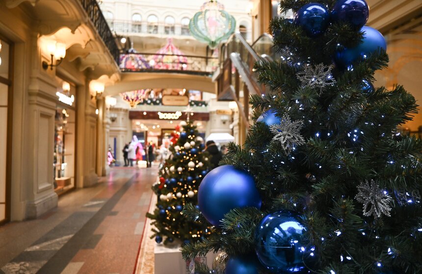В Москве открылась ежегодная выставка "Новогодние елки в ГУМе на Красной площади" 18 фото