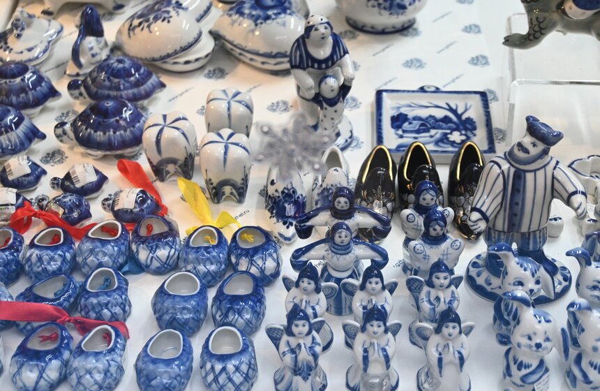 В Москве открылась ежегодная выставка "Новогодние елки в ГУМе на Красной площади" 9 фото