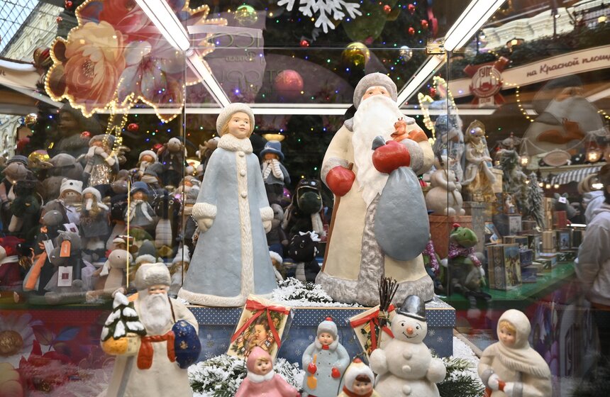 В Москве открылась ежегодная выставка "Новогодние елки в ГУМе на Красной площади" 13 фото