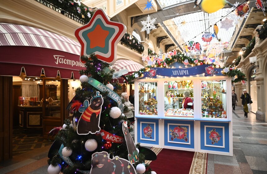 В Москве открылась ежегодная выставка "Новогодние елки в ГУМе на Красной площади" 4 фото