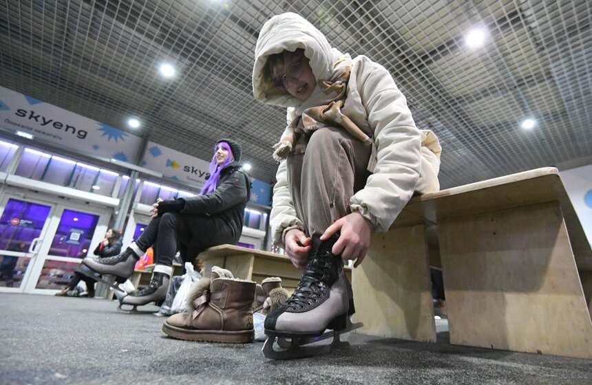 В Москве открылся каток на ВДНХ 5 фото
