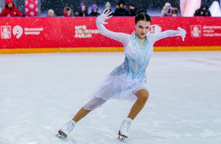 Каток с искусственным льдом открыли на Северном речном вокзале в столице 3 фото