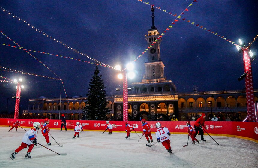 Каток с искусственным льдом открыли на Северном речном вокзале в столице 18 фото