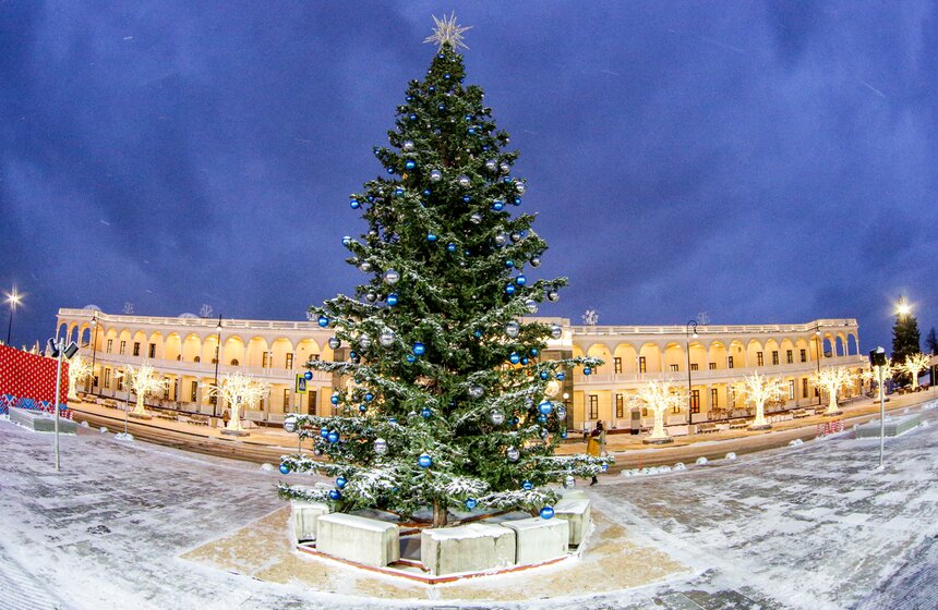 Каток с искусственным льдом открыли на Северном речном вокзале в столице 23 фото