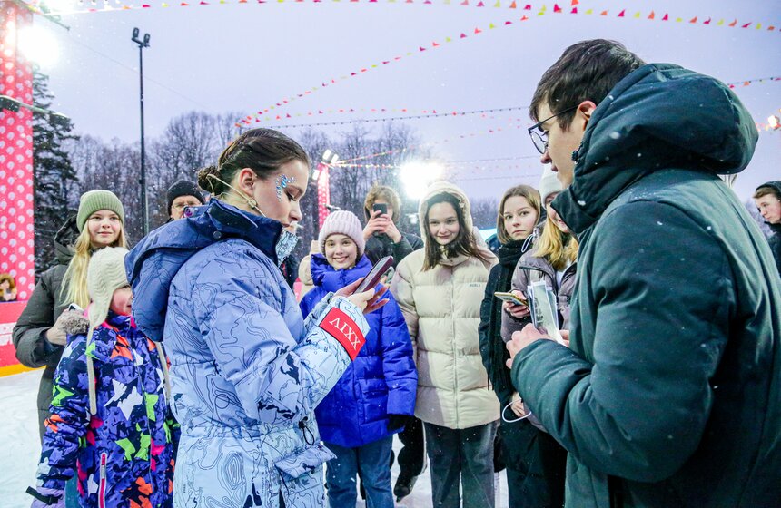 Каток с искусственным льдом открыли на Северном речном вокзале в столице 5 фото