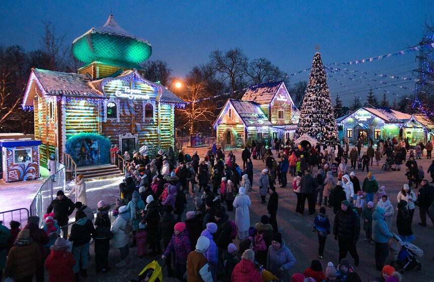 День рождения Деда Мороза отметили в столичной усадьбе волшебника 9 фото