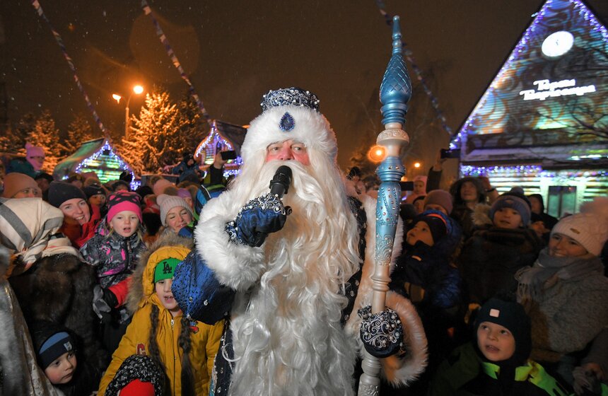 День рождения Деда Мороза отметили в столичной усадьбе волшебника 21 фото