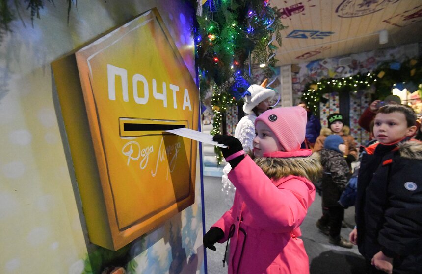 День рождения Деда Мороза отметили в столичной усадьбе волшебника 2 фото