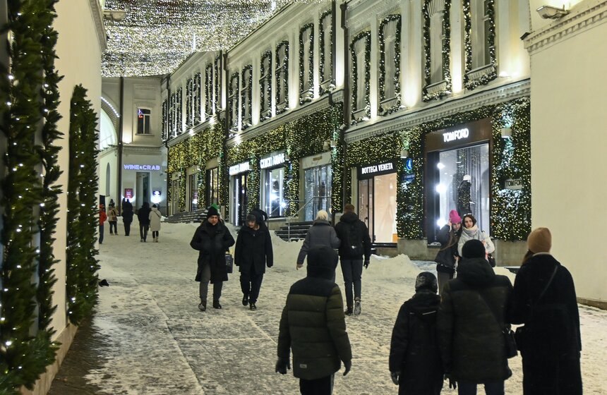 Почти 5 тыс световых конструкций украсили Москву к Новому году 13 фото