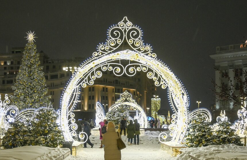 Почти 5 тыс световых конструкций украсили Москву к Новому году 9 фото