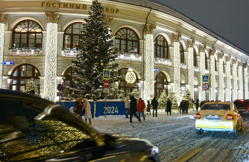 Почти 5 тыс световых конструкций украсили Москву к Новому году 19 фото