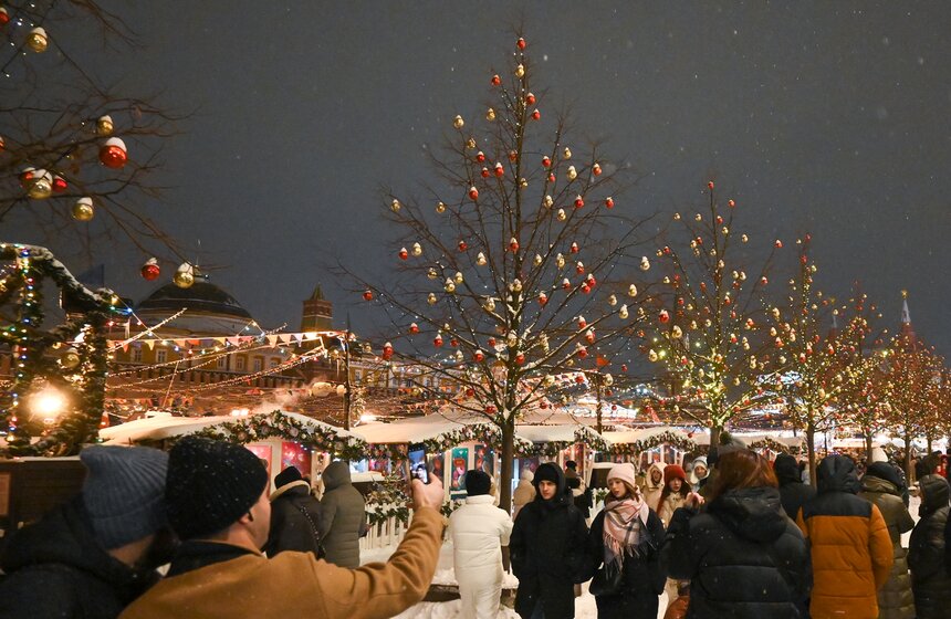 Почти 5 тыс световых конструкций украсили Москву к Новому году 23 фото