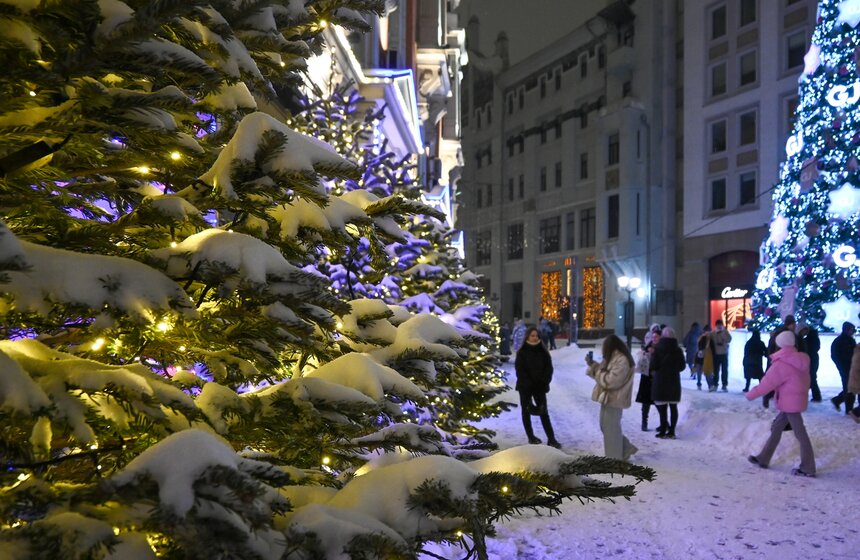 Почти 5 тыс световых конструкций украсили Москву к Новому году 18 фото