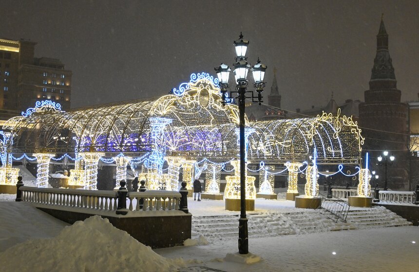 Почти 5 тыс световых конструкций украсили Москву к Новому году 21 фото