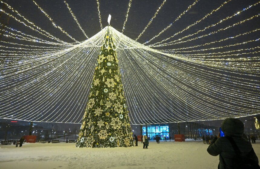 Почти 5 тыс световых конструкций украсили Москву к Новому году 15 фото