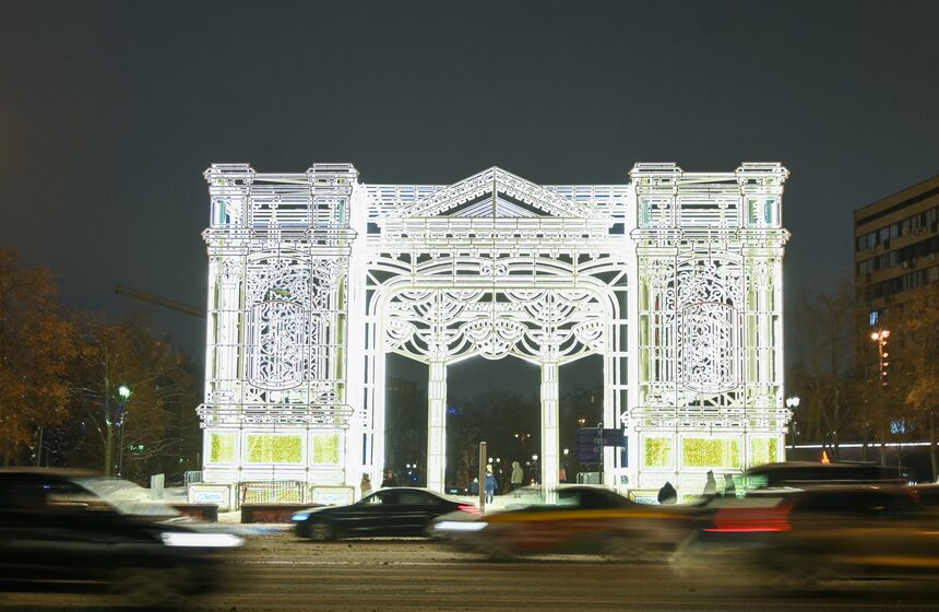 Почти 5 тыс световых конструкций украсили Москву к Новому году 12 фото